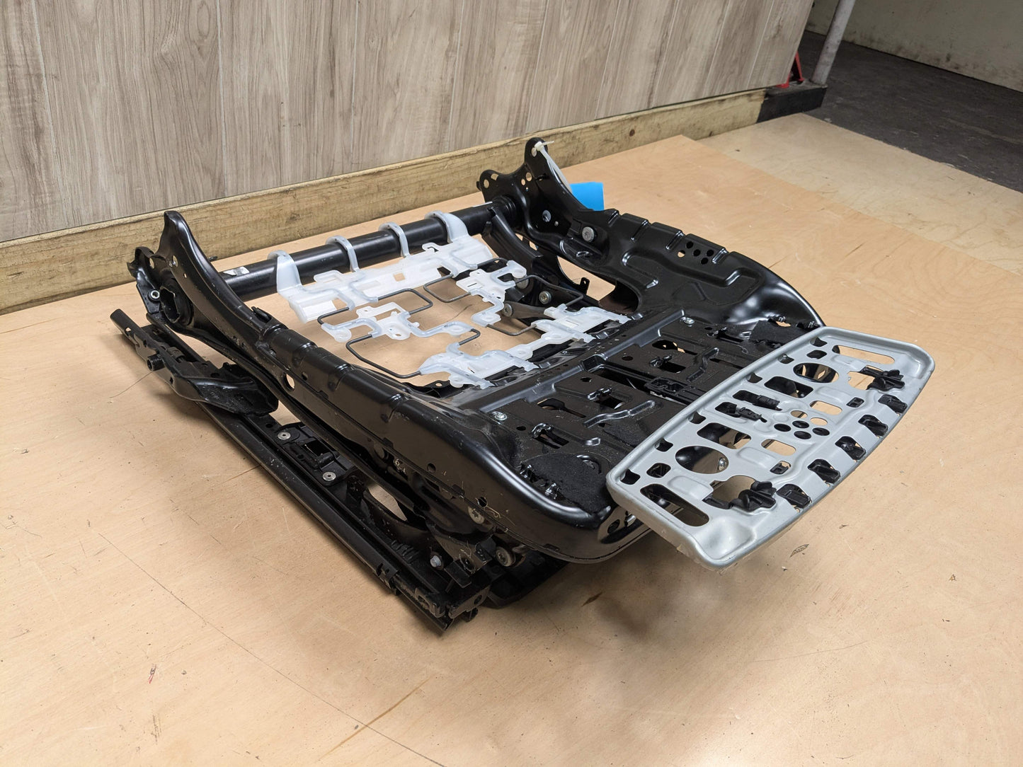 16-22 OEM BMW G12 740 750 Front Right Passenger Seat Rail Track Frame w/Motors