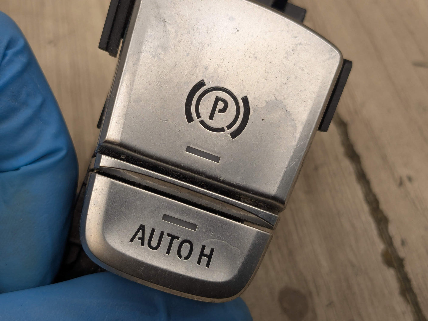 16-2 OEM BMW G11 G12 740 750 M760 Parking Brake Auto Hold Switch Trim Cover
