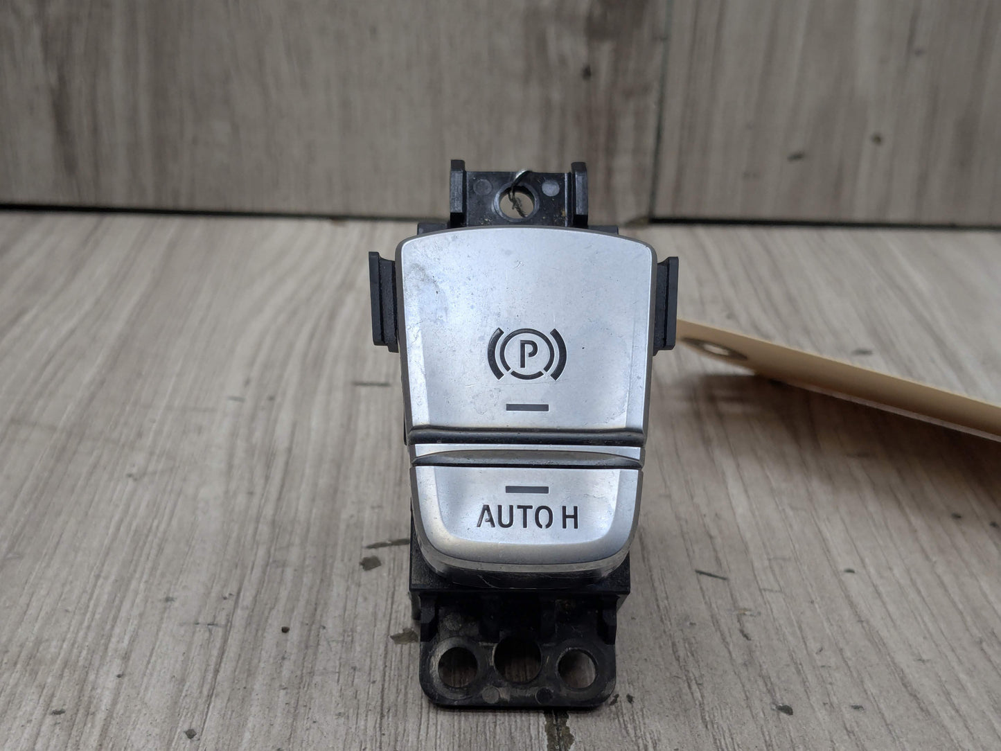 16-2 OEM BMW G11 G12 740 750 M760 Parking Brake Auto Hold Switch Trim Cover