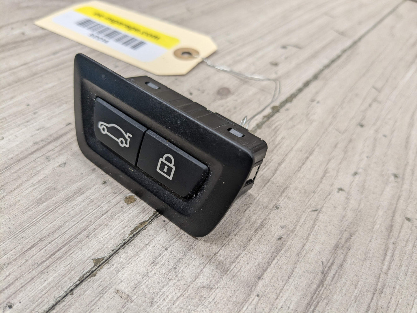 OEM BMW F02 F10 F15 F48 F90 G01 G20 G30 G80 X3 Rear Trunk Lid Center Lock Switch