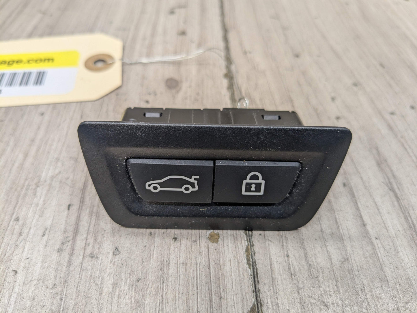 OEM BMW F02 F10 F15 F48 F90 G01 G20 G30 G80 X3 Rear Trunk Lid Center Lock Switch