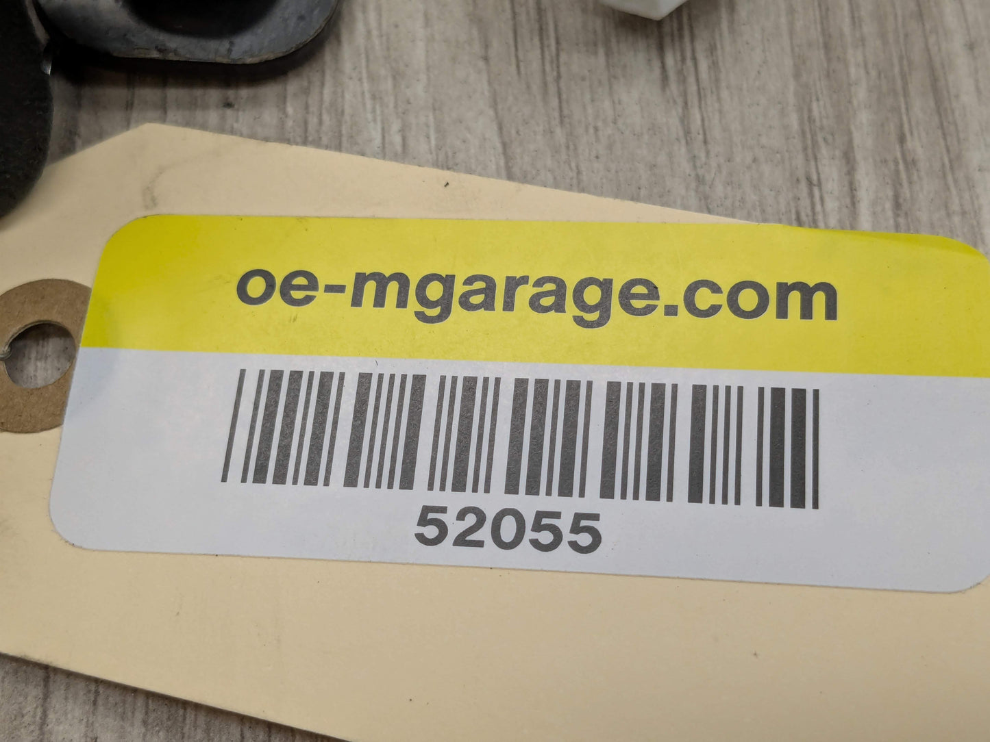 OEM BMW F90 G11 G12 G30 530 540 M550 750 M5 Front Left or Right Seatbelt Buckle