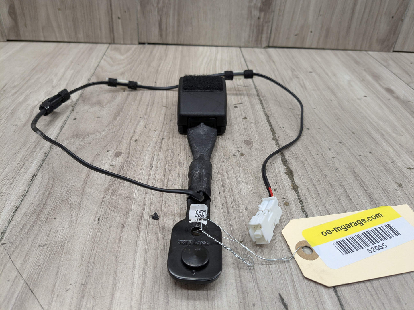 OEM BMW F90 G11 G12 G30 530 540 M550 750 M5 Front Left or Right Seatbelt Buckle