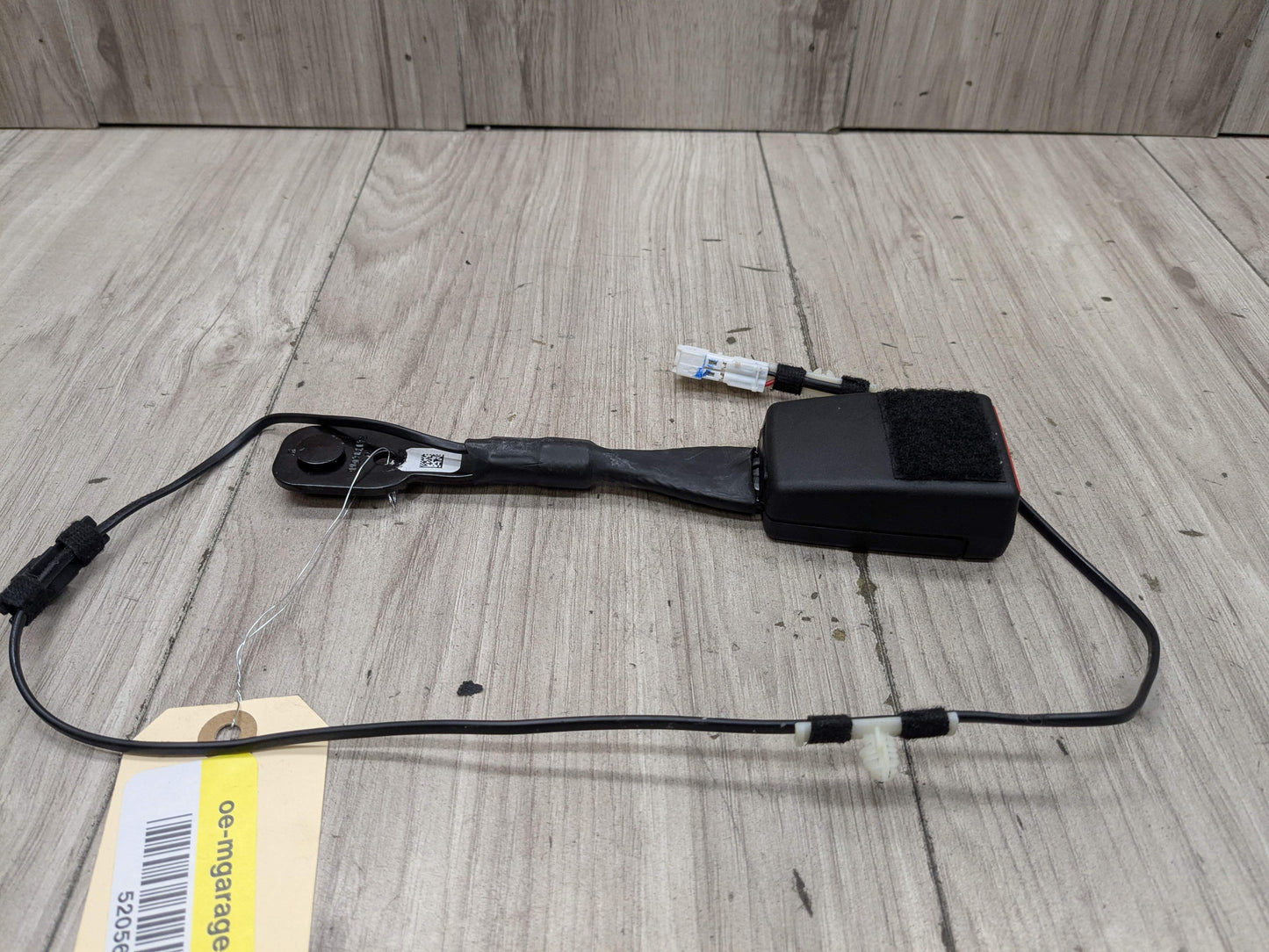 OEM BMW F90 G11 G12 G30 530 540 M550 750 M5 Front Left or Right Seatbelt Buckle