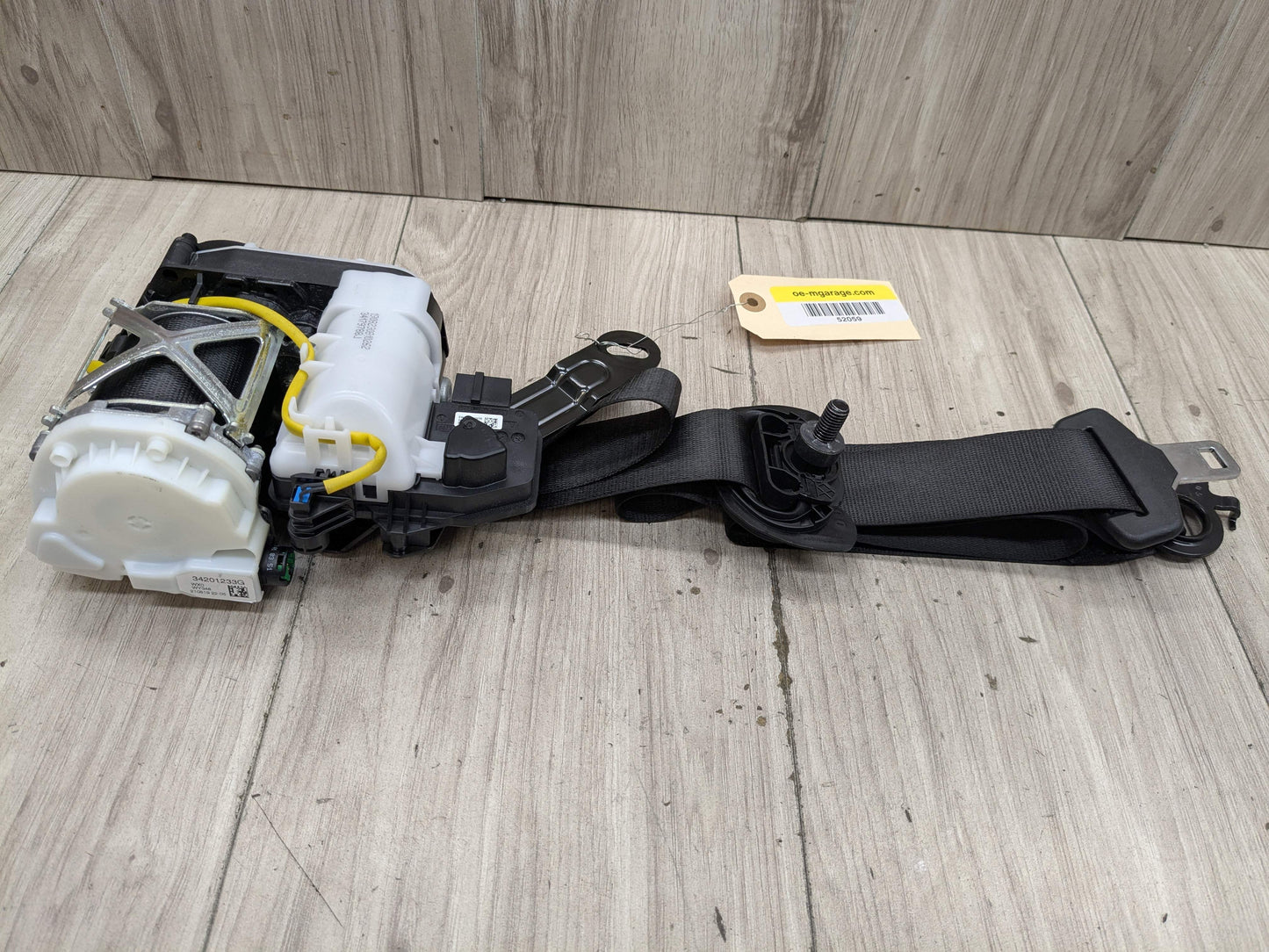 OEM BMW G11 G12 740 750 M760 Front Right Passenger Seat Belt Retractor Black