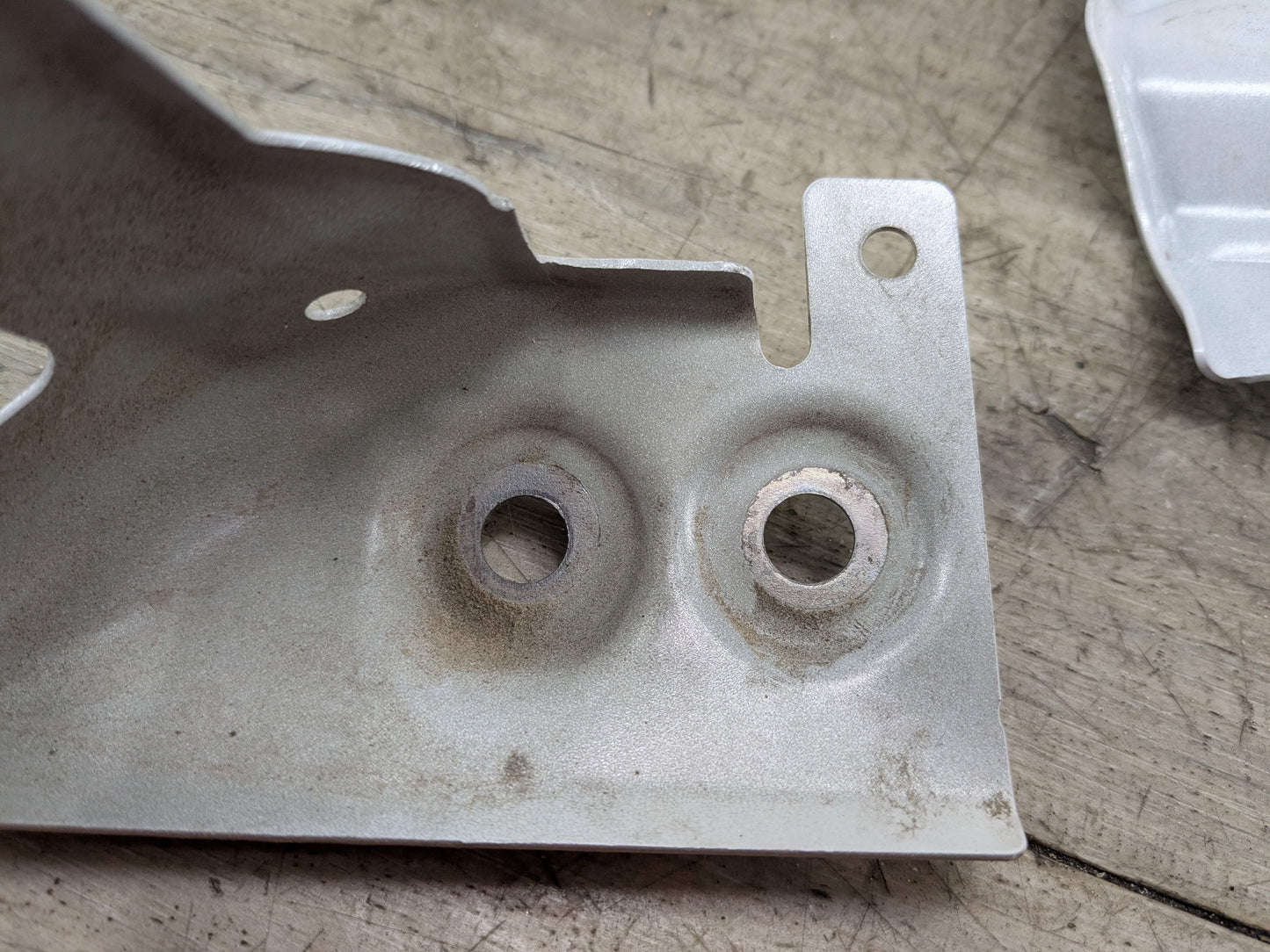 OEM BMW G05 G06 X5 X6 Front Left Driver Side Fender Holder Bracket SET White A96
