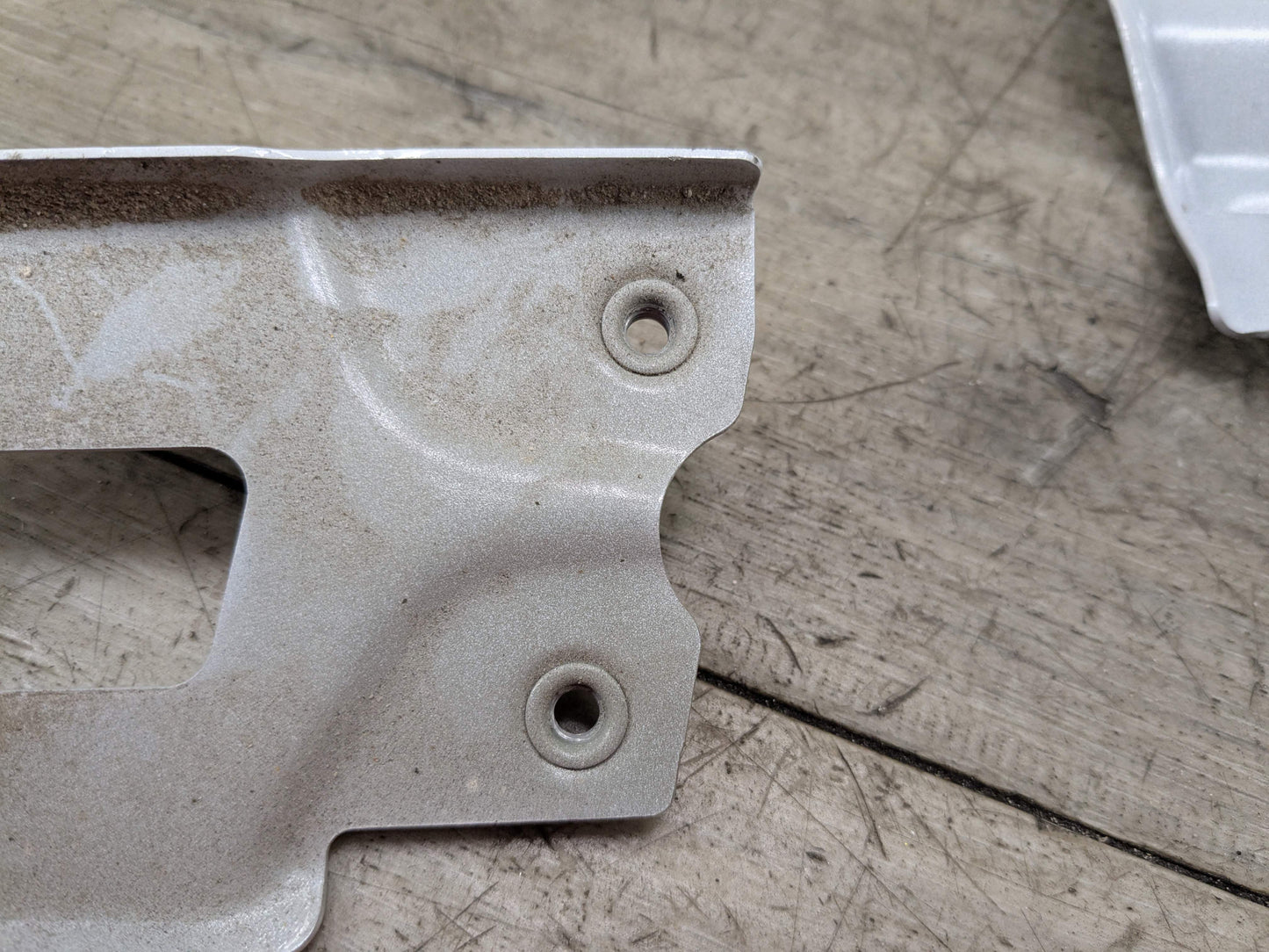 OEM BMW G05 G06 X5 X6 Front Left Driver Side Fender Holder Bracket SET White A96