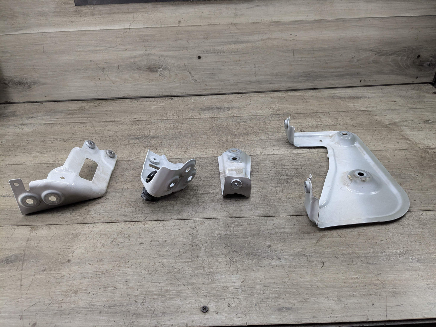 OEM BMW G05 G06 X5 X6 Front Left Driver Side Fender Holder Bracket SET White A96