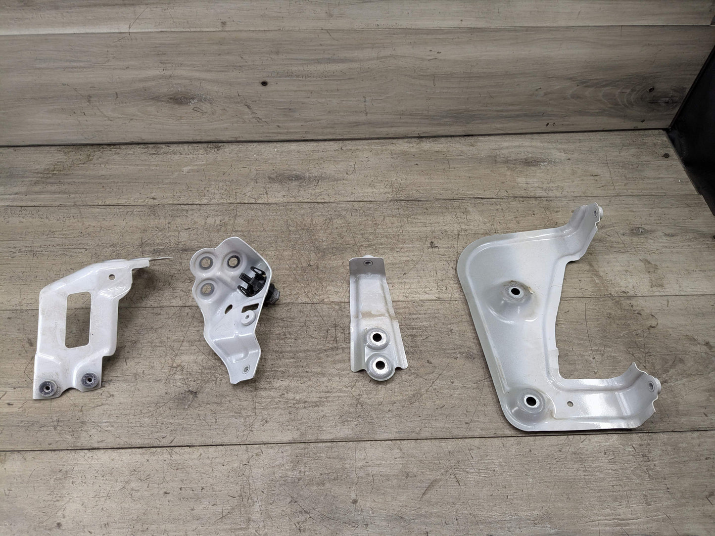 OEM BMW G05 G06 X5 X6 Front Left Driver Side Fender Holder Bracket SET White A96