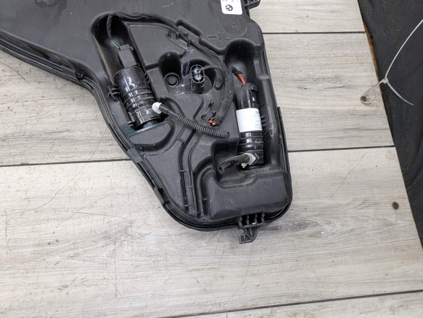 OEM BMW F95 F96 G05 G06 G07 X5 X6 X7 Windshield Washer Bottle Reservoir Tank