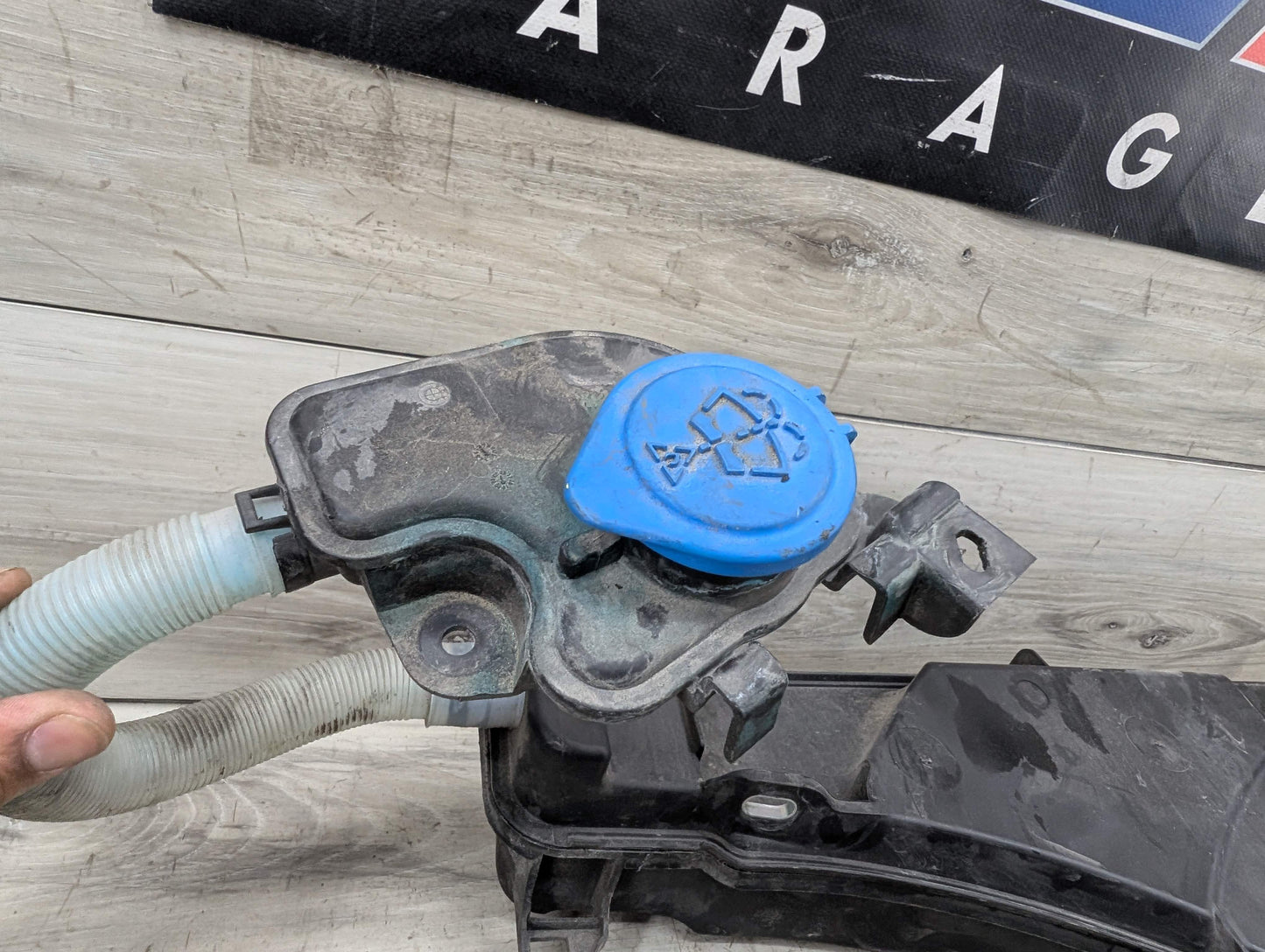 OEM BMW F95 F96 G05 G06 G07 X5 X6 X7 Windshield Washer Bottle Reservoir Tank