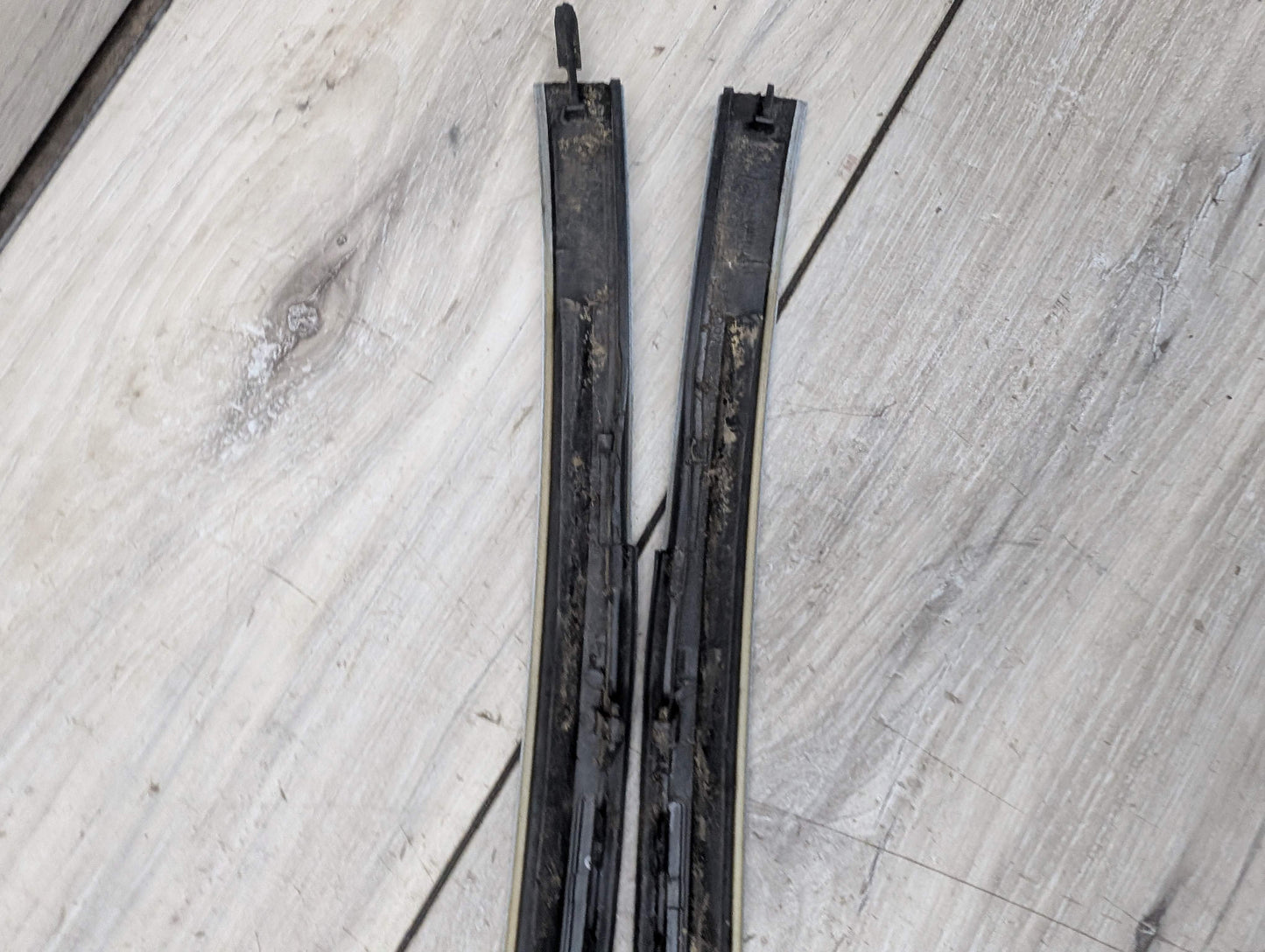 OEM BMW F15 F85 X5 X5M Front Left Right Windshield Side Drip Molding PAIR White