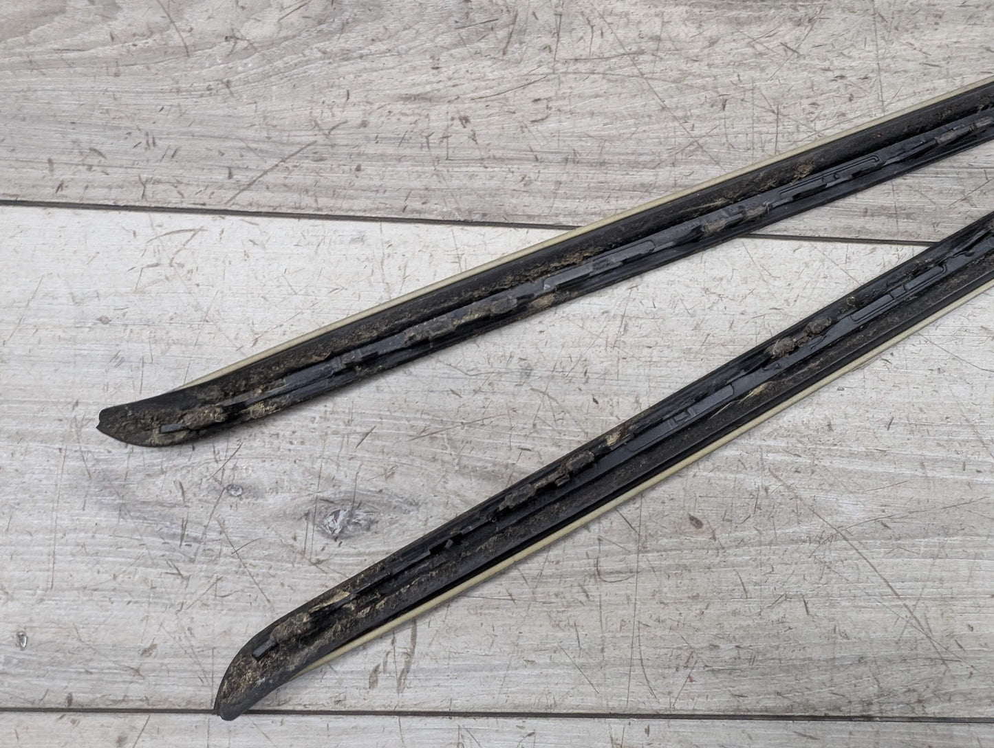 OEM BMW F15 F85 X5 X5M Front Left Right Windshield Side Drip Molding PAIR White