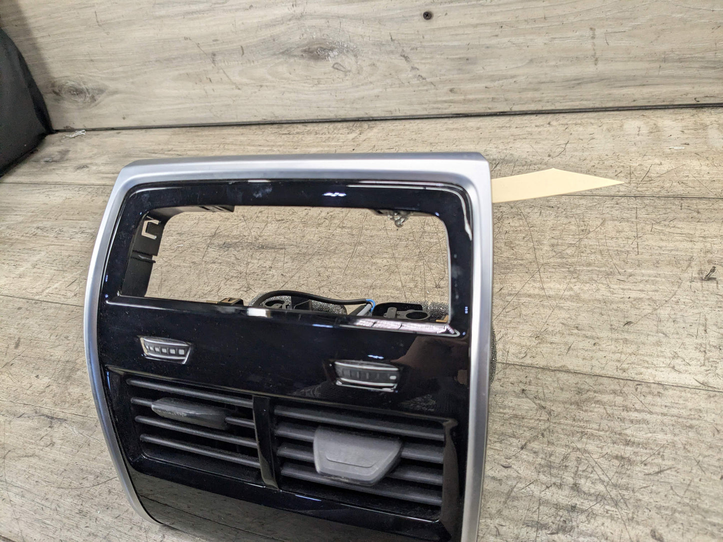 OEM BMW F95 F96 G05 G06 G07 G09 X5 X6 X7 REAR Center Console AC Air Vent Trim
