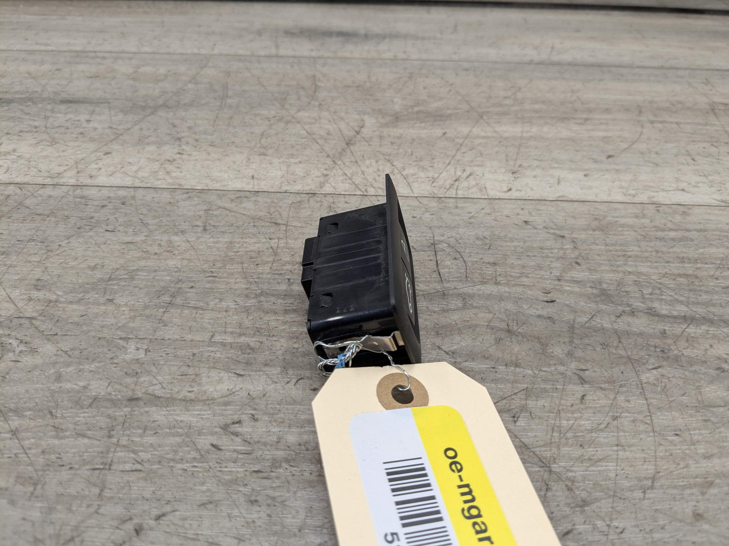 OEM BMW F02 F10 F15 F48 F90 G01 G20 G30 G80 X3 Rear Trunk Lid Center Lock Switch