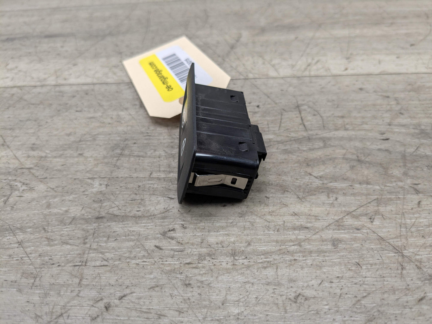 OEM BMW F02 F10 F15 F48 F90 G01 G20 G30 G80 X3 Rear Trunk Lid Center Lock Switch