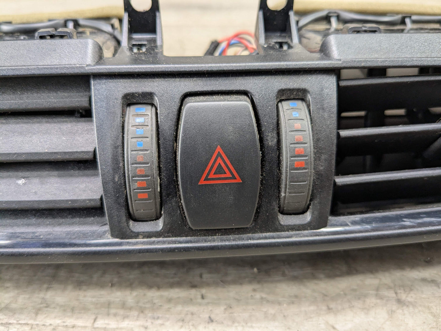 14-18 OEM BMW F15 F16 X5 X6 Dash Center Dashboard Hazard Button Fresh Air Grille