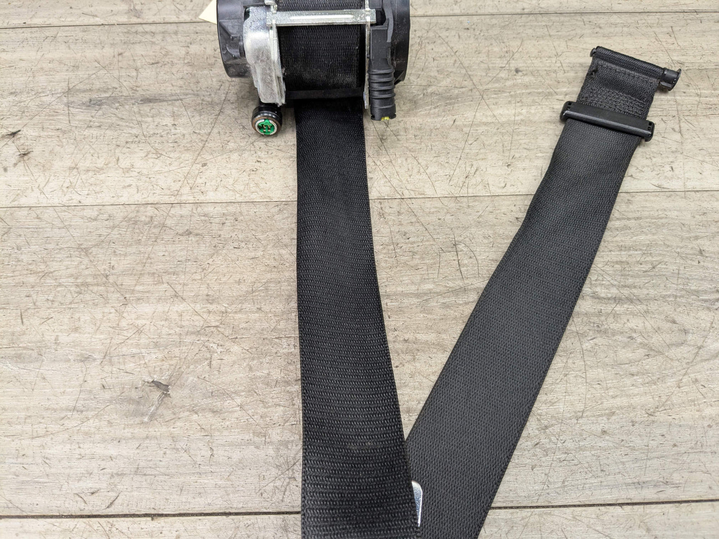 OEM BMW F15 F16 F85 X5 X6 Front Left Driver Seat Belt Seatbelt Retractor Black