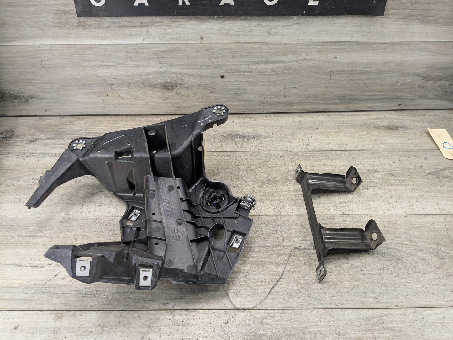 OEM BMW F15 F16 F85 F86 X5 X6 Front Left Driver Fender Mount Support Brackets
