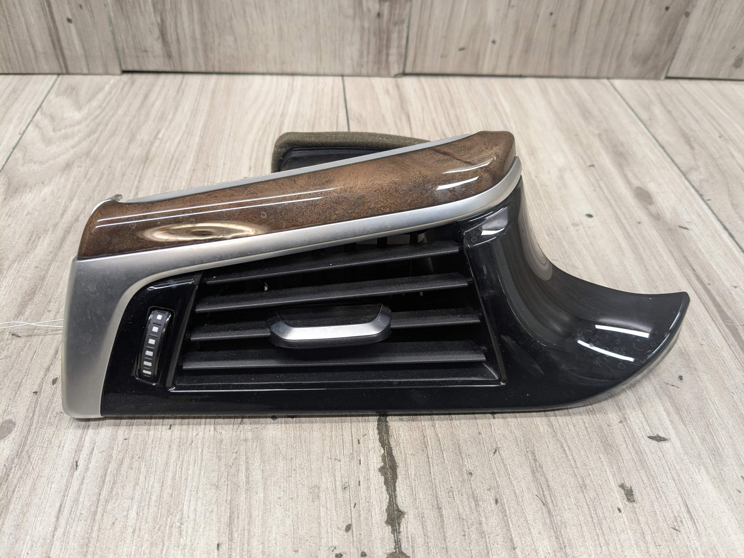 OEM BMW F90 M5 G30 G32 530 540 M550 640 Left Driver Side Air AC Vent Dash Grille