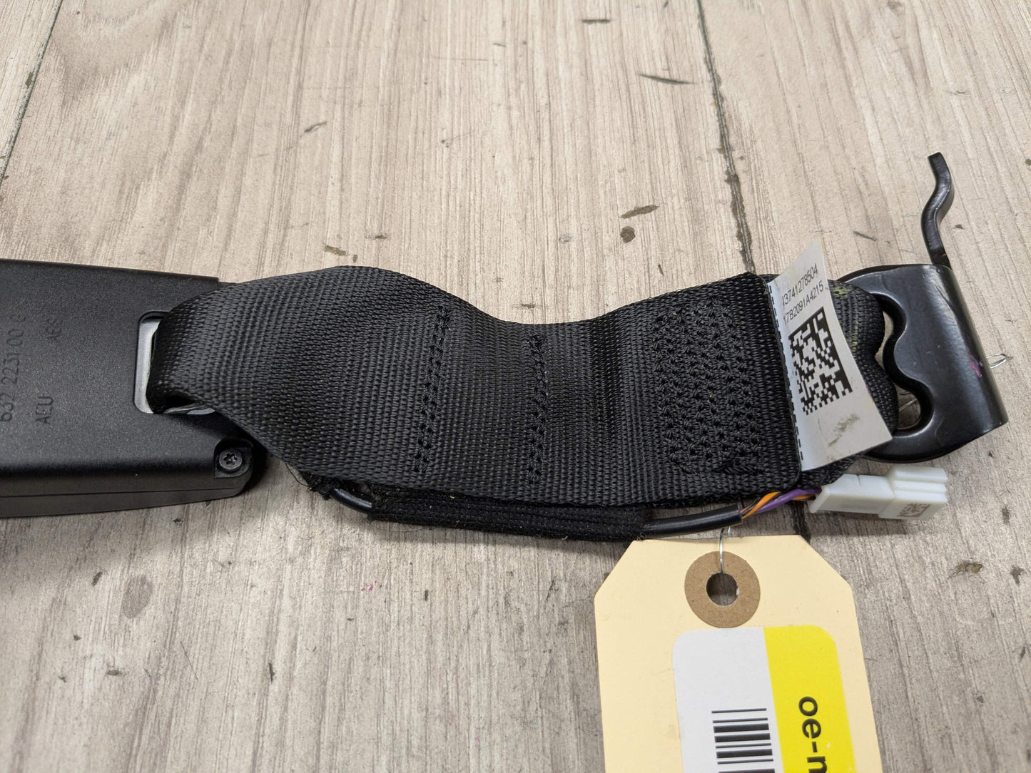 OEM BMW F90 M5 G30 530 540 M550 Rear Center Middle Seatbelt Seat Belt Buckle