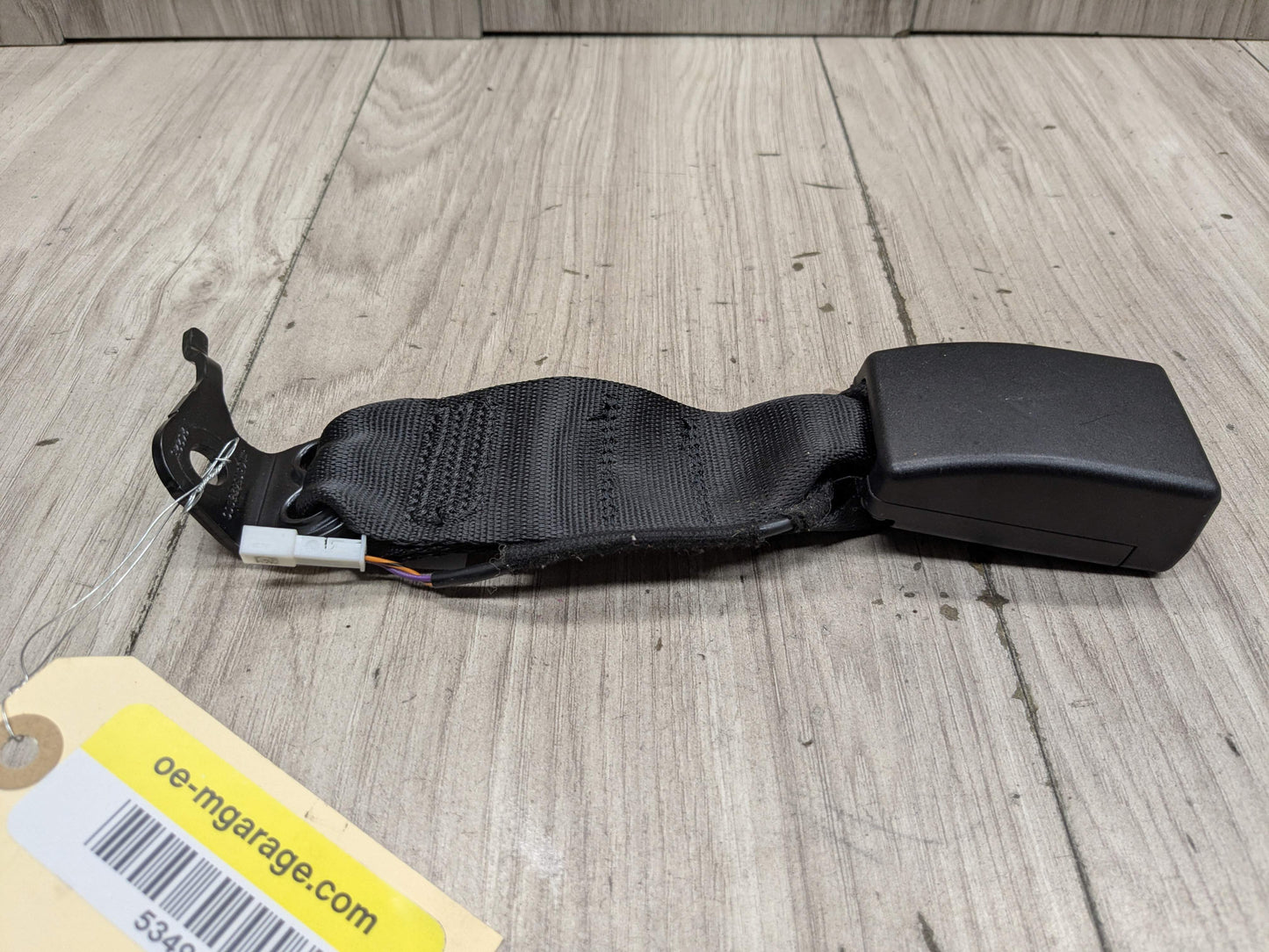 OEM BMW F90 M5 G30 530 540 M550 Rear Center Middle Seatbelt Seat Belt Buckle