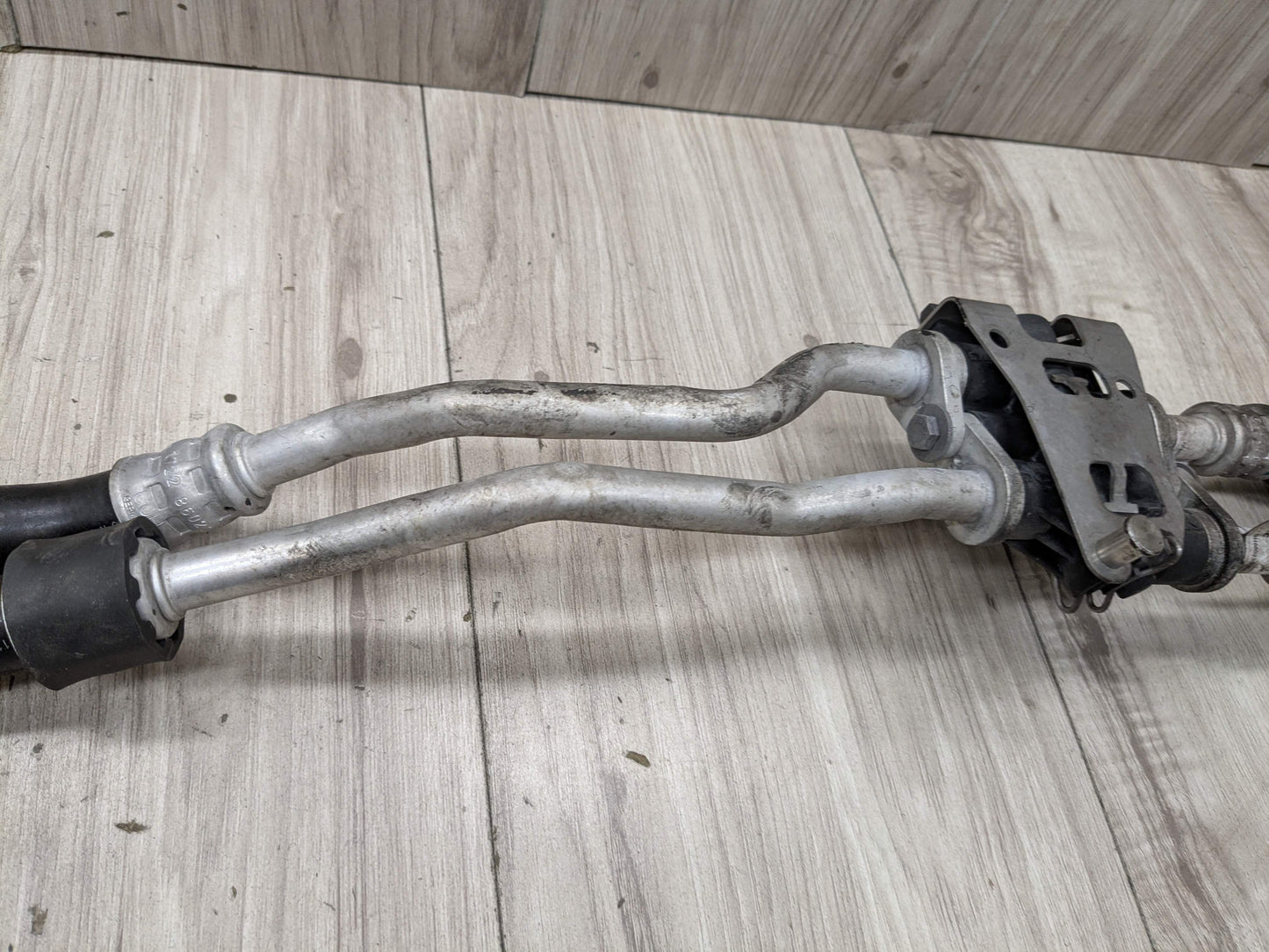 16-19 OEM BMW F90 M5 G12 750 G30 M550 Transmission Oil Cooler Line Inlet Outlet