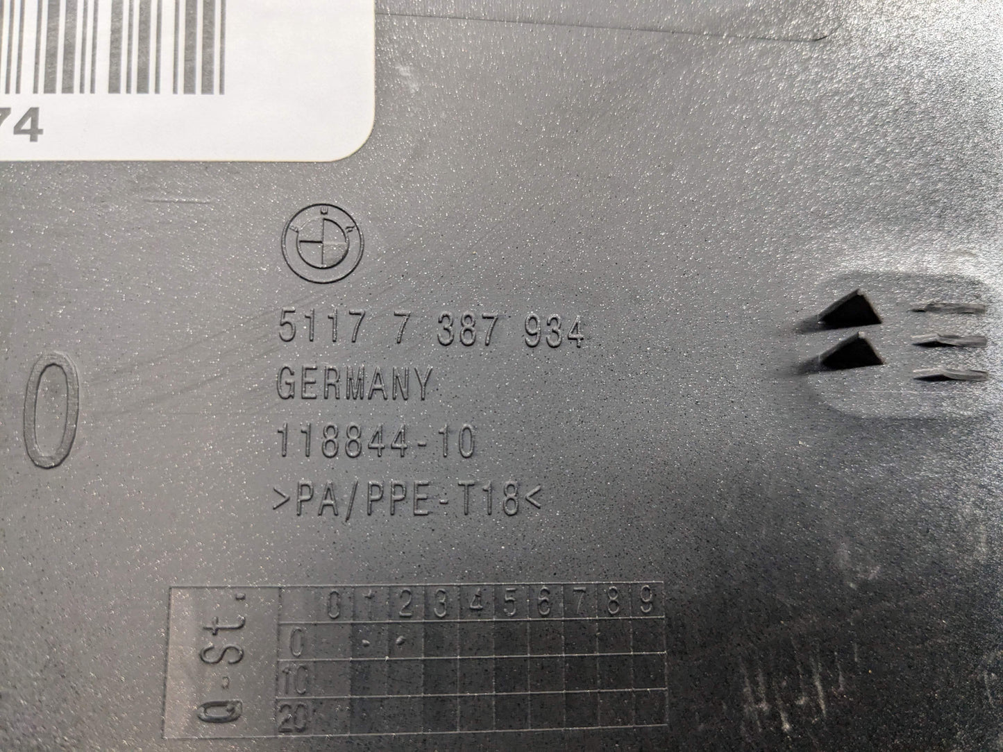 17-23 OEM BMW F90 G30 530 540 M550 M5 Fuel Gas Tank Flap Lid Cover