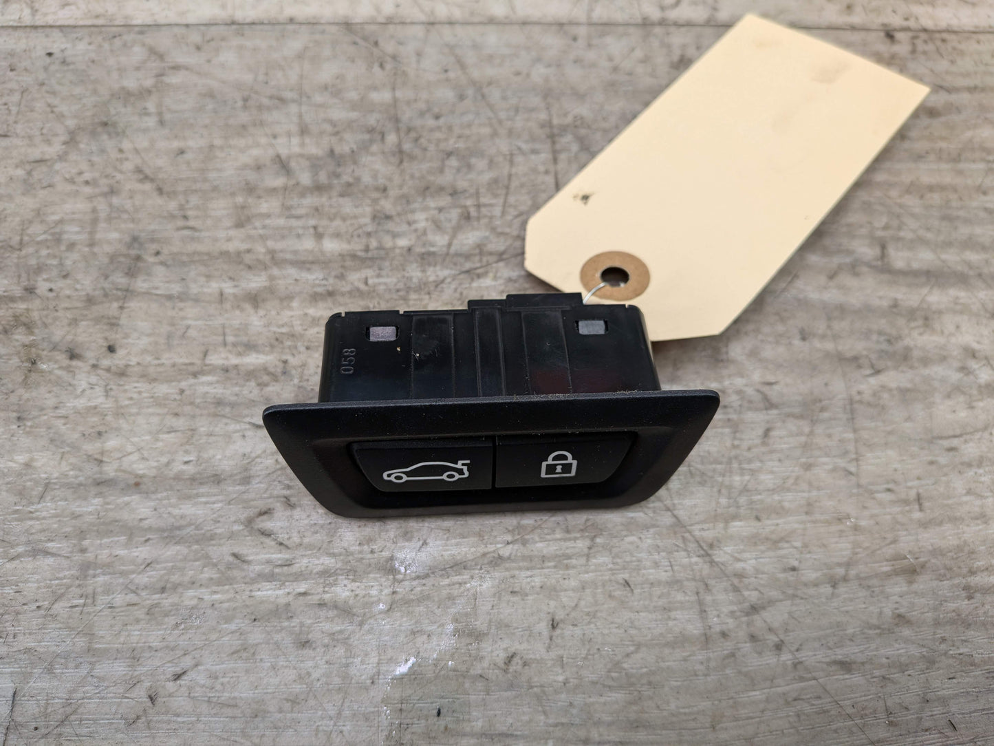 OEM BMW F02 F10 F15 F48 F90 G01 G20 G30 G80 X3 Rear Trunk Lid Center Lock Switch