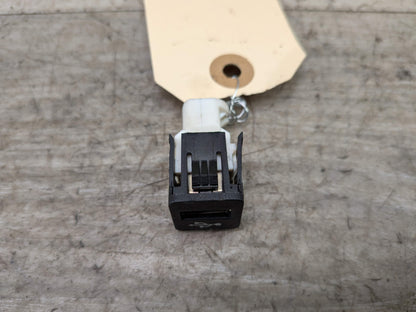 OEM BMW F30 F36 F80 F82 F83 M3 M4 F90 G01 G05 G12 G20 G30 X3 X5 USB Socket Port