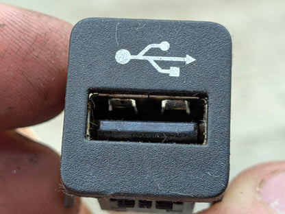 OEM BMW F30 F36 F80 F82 F83 M3 M4 F90 G01 G05 G12 G20 G30 X3 X5 USB Socket Port
