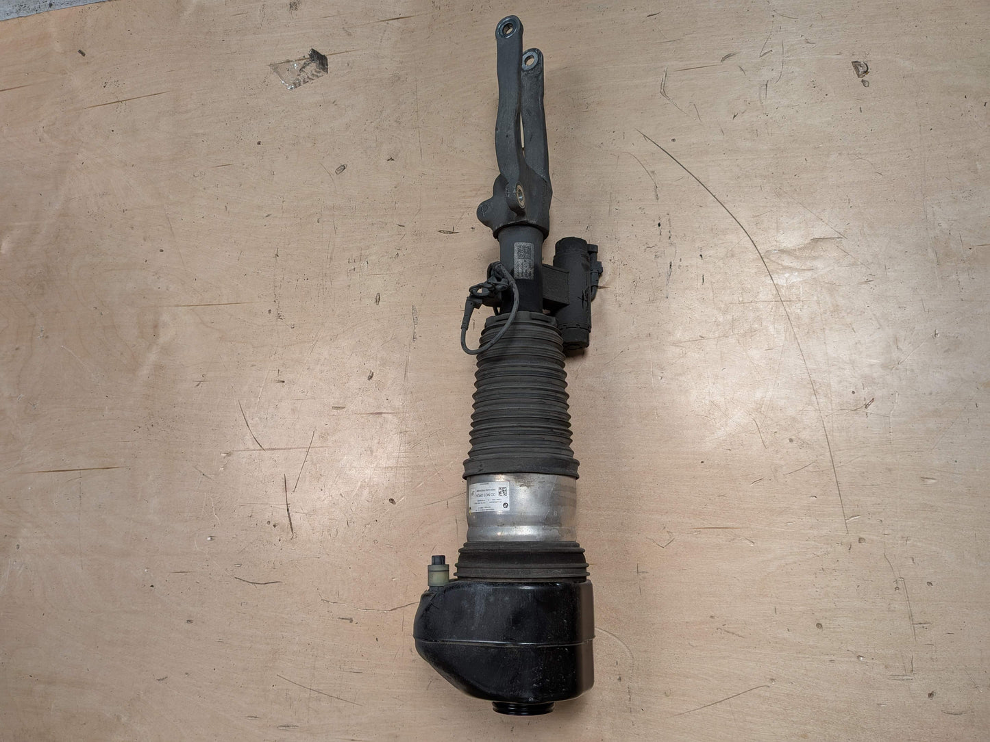 16-22 OEM BMW G11 G12 740iX 745eX 750iX B7 FRONT Left Driver Air Shock Strut