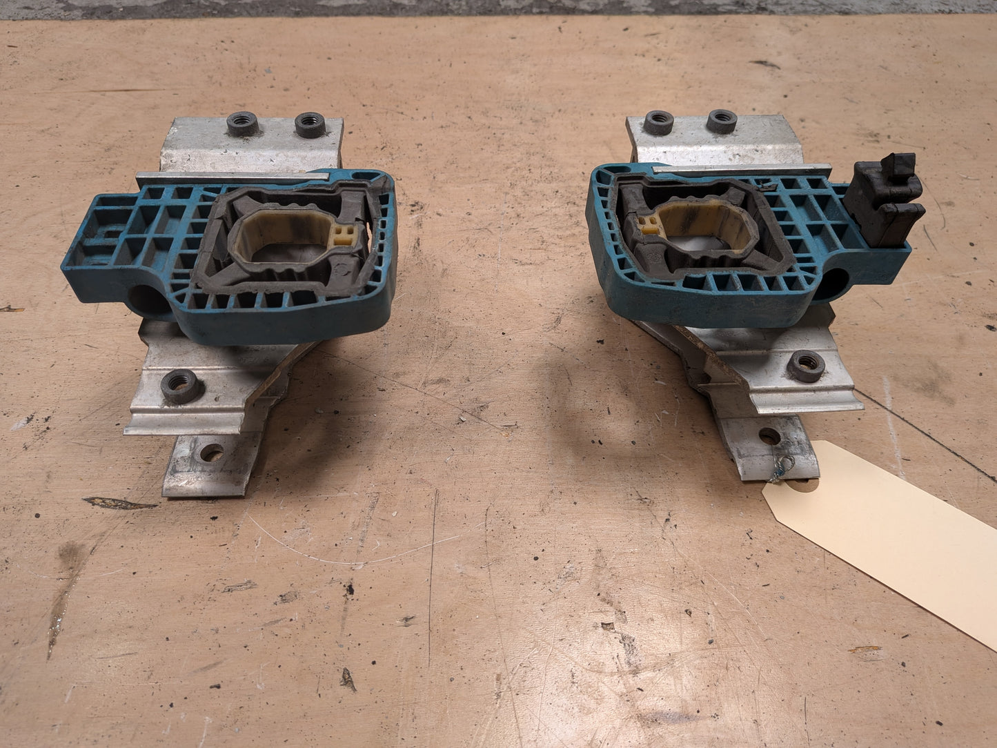 OEM BMW F90 F93 G11 G12 G16 G30 M5 Radiator Mount Support Bracket Left Right SET