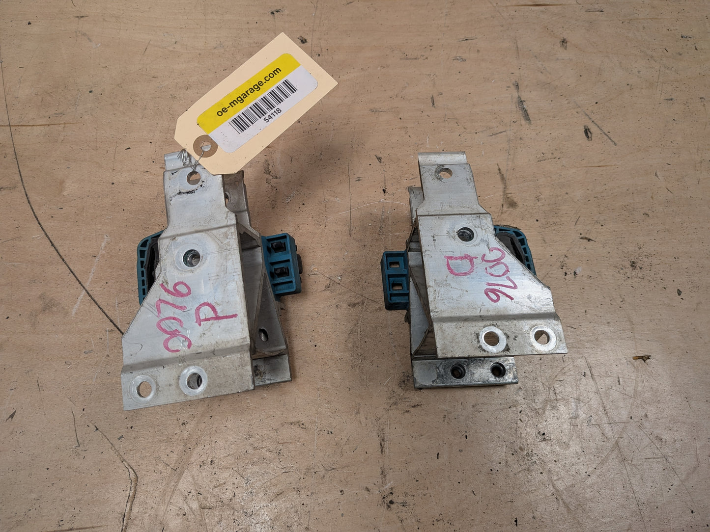 OEM BMW F90 F93 G11 G12 G16 G30 M5 Radiator Mount Support Bracket Left Right SET