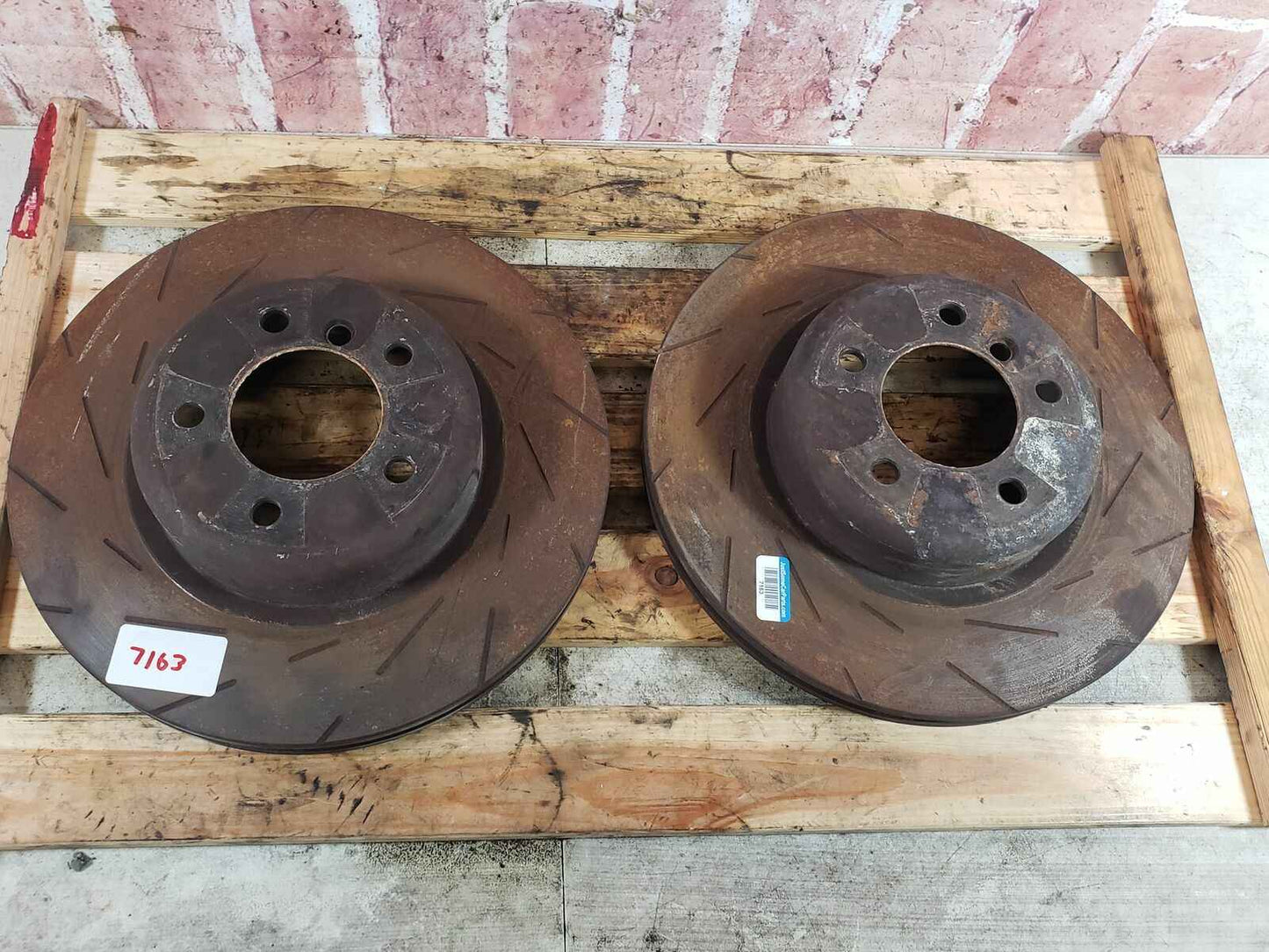 BMW 11-13 E88 front rotors set LCI