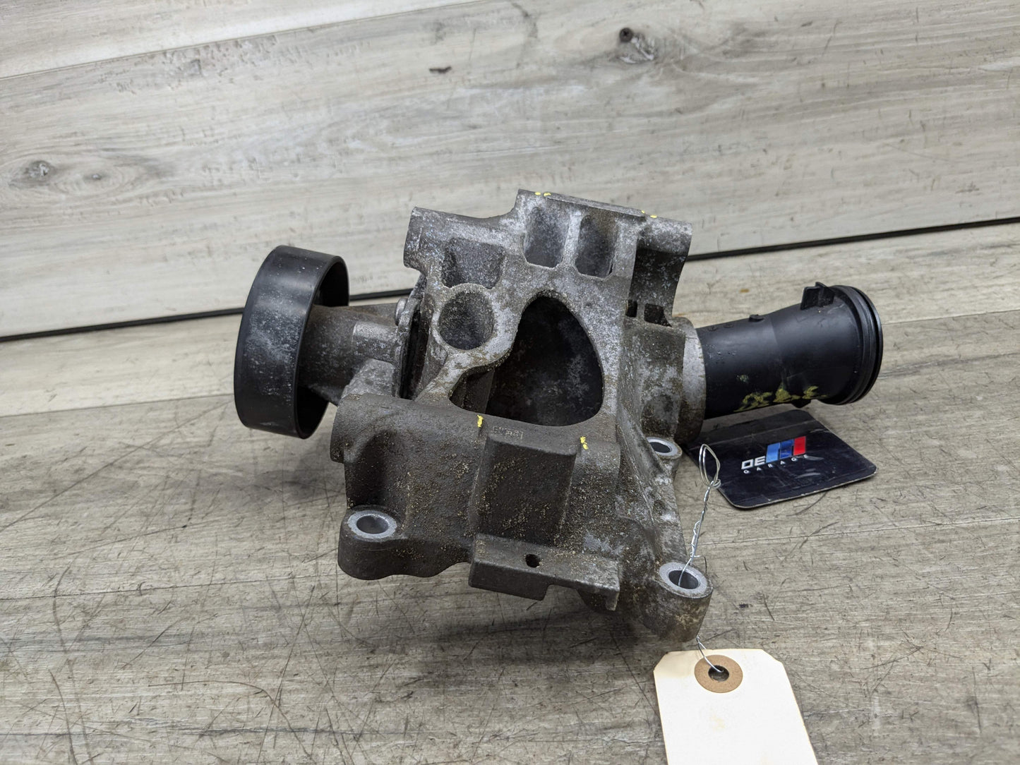 16-19 OEM BMW F30 F31 G12 340 740i Engine Coolant Pump With Support B46 B58