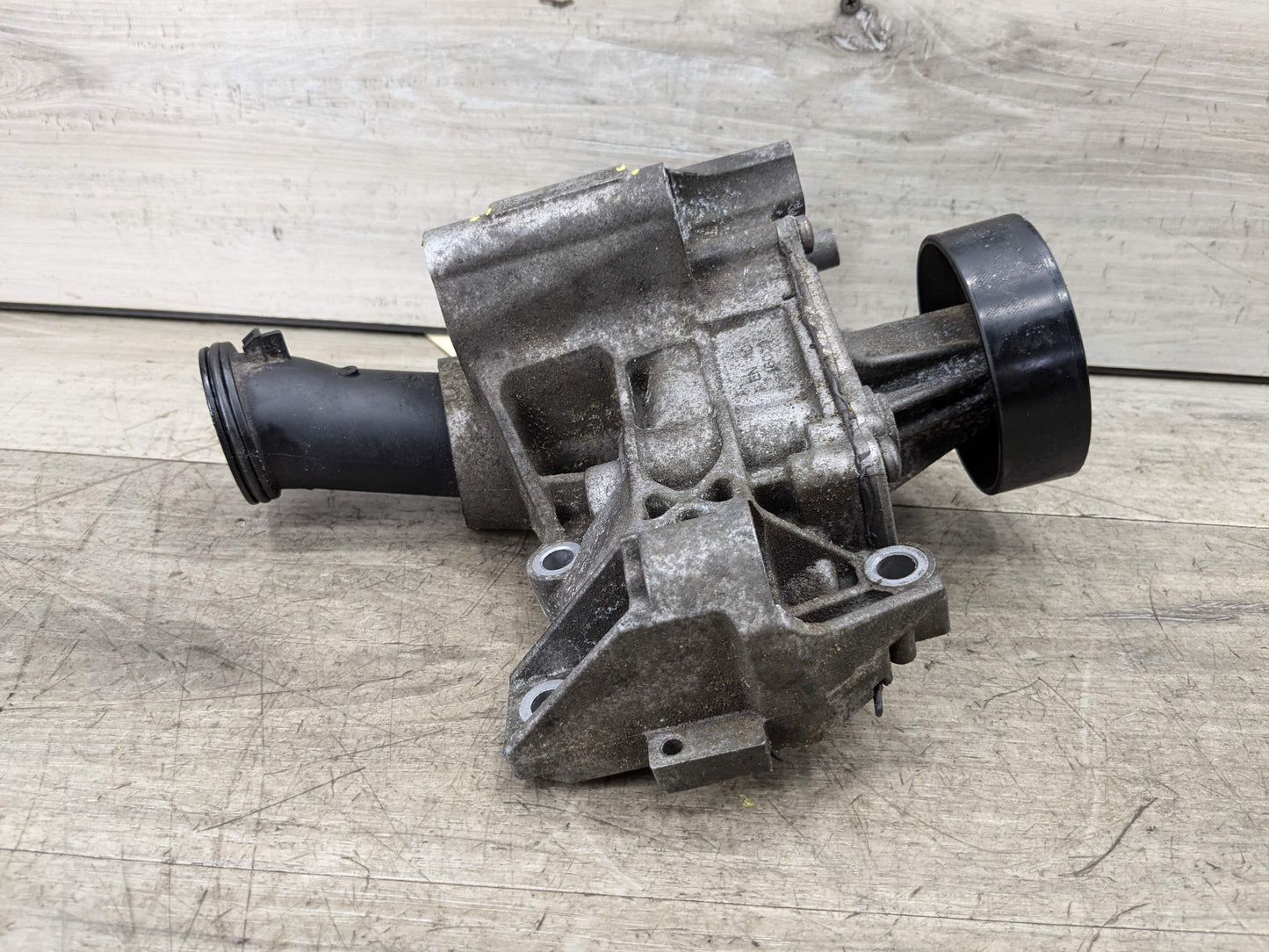 16-19 OEM BMW F30 F31 G12 340 740i Engine Coolant Pump With Support B46 B58