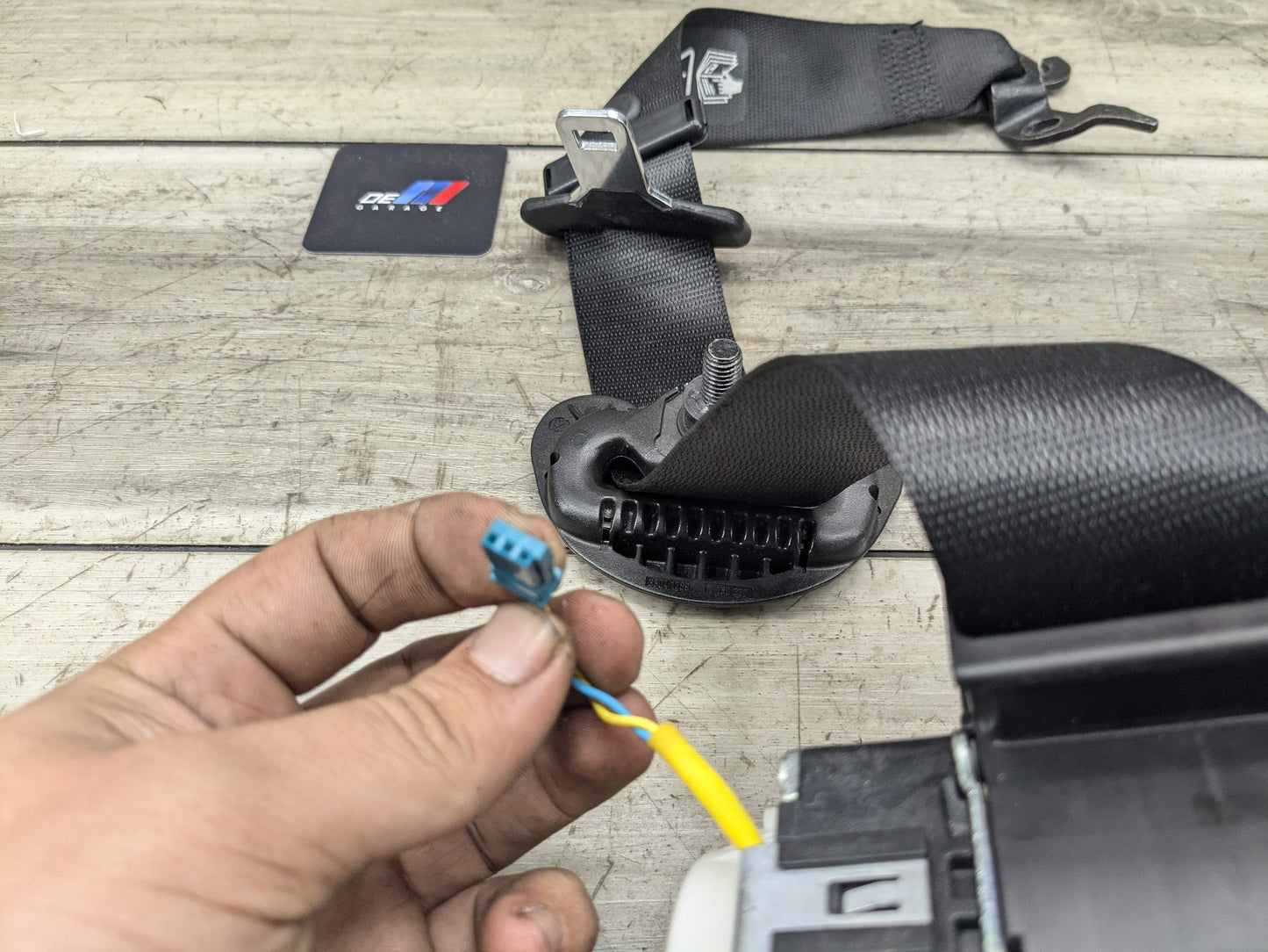 09-11 OEM BMW E90 E91 335 LCI Front Right Passenger Seat Belt Retractor Black