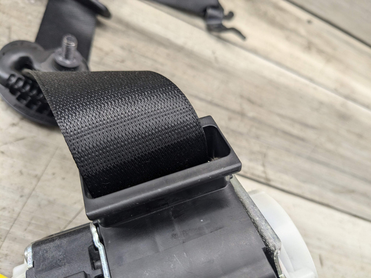09-11 OEM BMW E90 E91 335 LCI Front Right Passenger Seat Belt Retractor Black