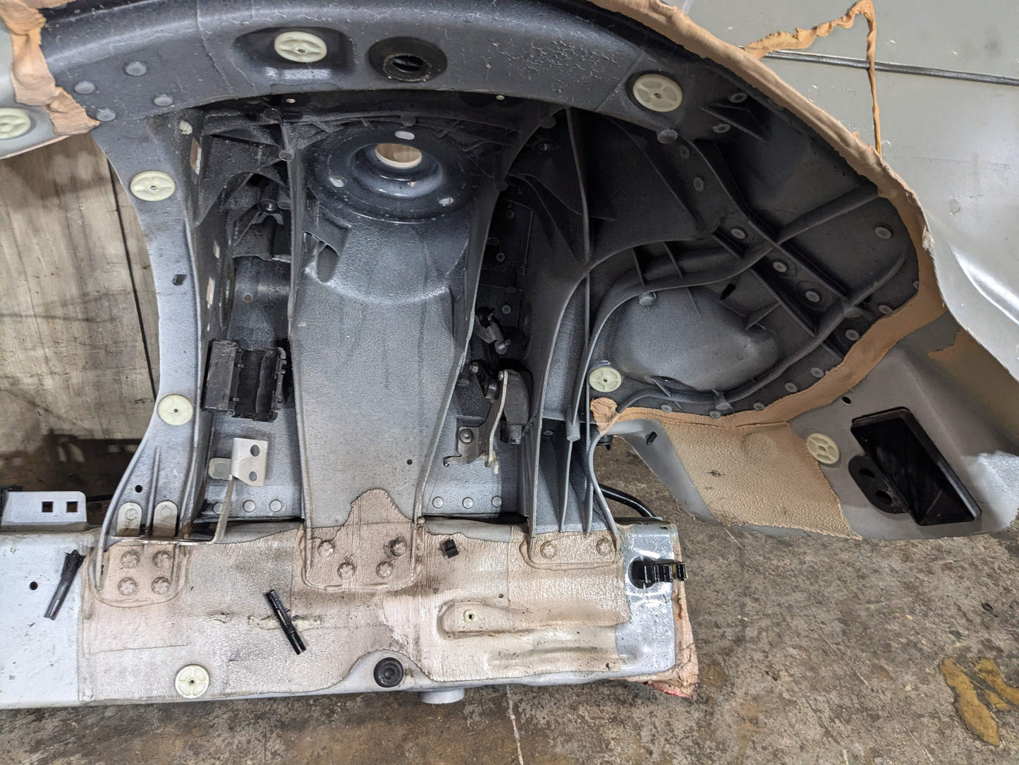 OEM BMW G30 530 540 M550 Front Left Driver Apron CUT Supporting Strut A Pillar