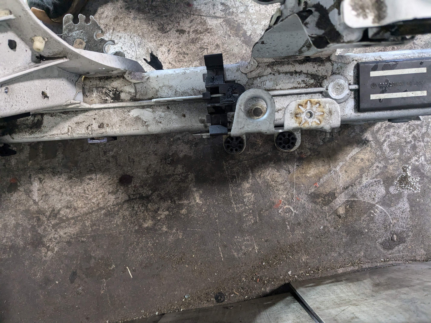 OEM BMW G30 530 540 M550 Front Left Driver Apron CUT Supporting Strut A Pillar