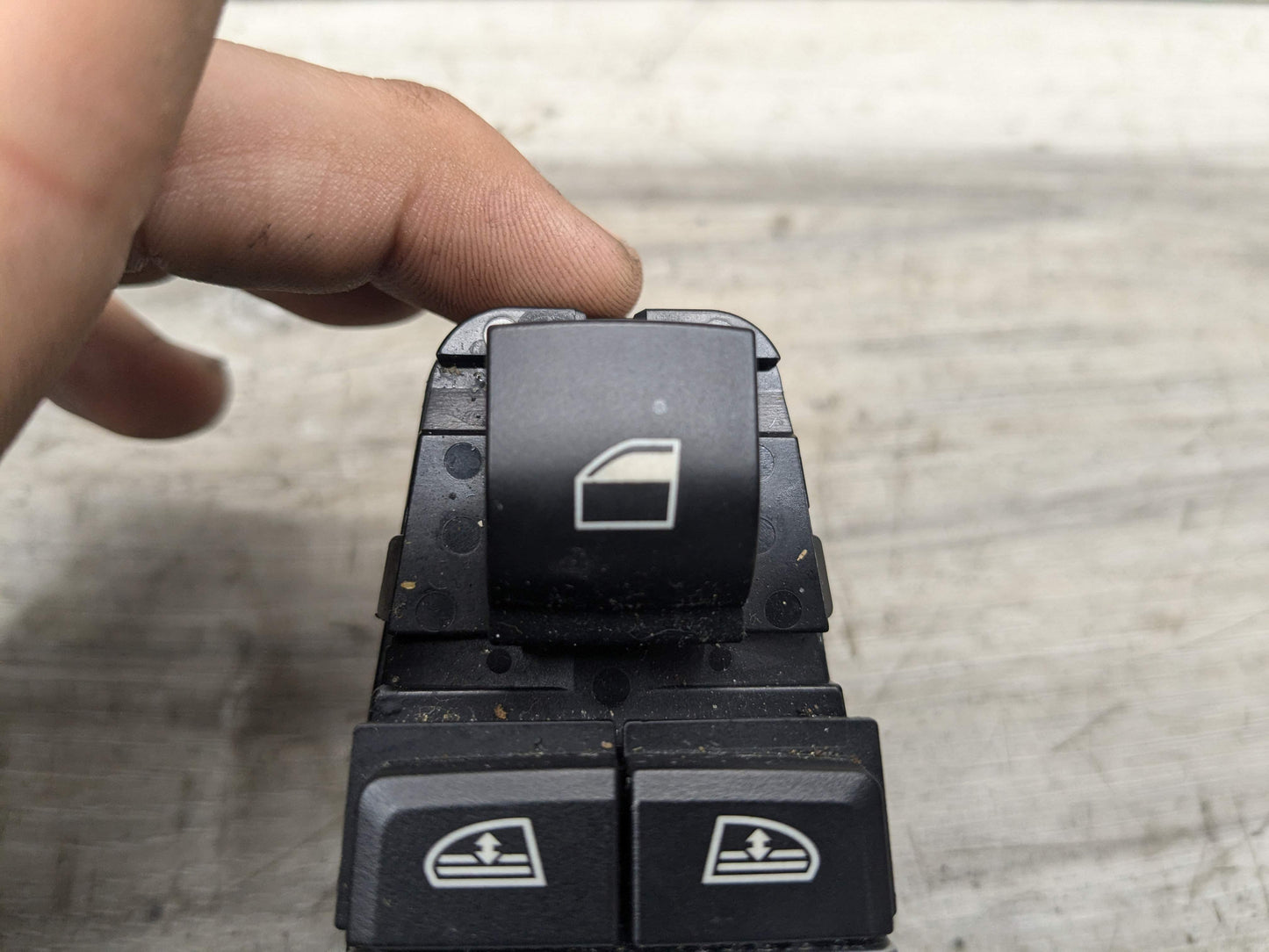 10-18 BMW F01 F02 F06 F07 Rear Window Regulator Sun Shade Control Switch