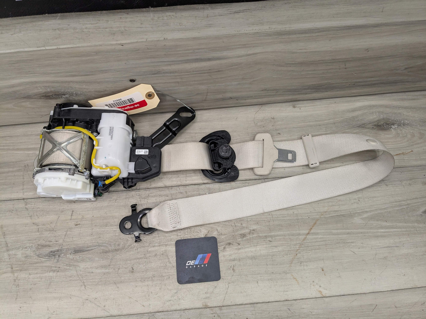 16-22 OEM BMW G11 G12 740 750 Front Right Passenger Seat Belt Retractor Beige