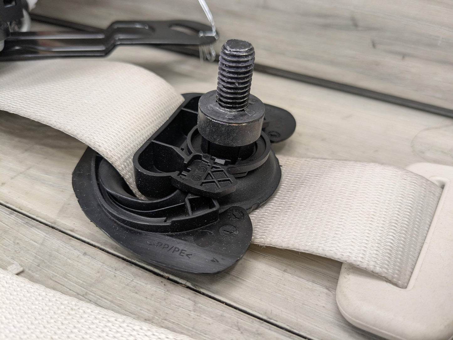 16-22 OEM BMW G11 G12 740 750 Front Right Passenger Seat Belt Retractor Beige