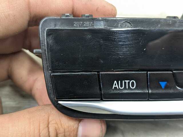 OEM BMW G20 G22 G23 G26 G42 G80 G82 AC Rear Heater Climate Control Switch Panel