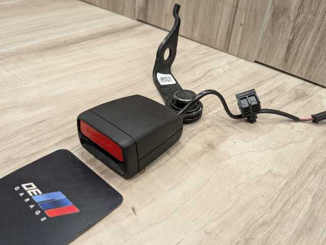 17-21 OEM BMW G21 G20 330 M340 Rear Left Driver Seatbelt Seat Belt Buckle