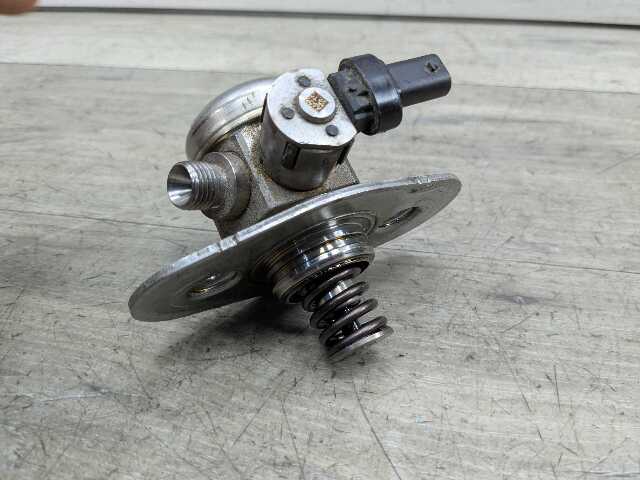 16-20 OEM BMW G11 G12 750 G30 M550 Engine N63R HPFP High Pressure Fuel Pump