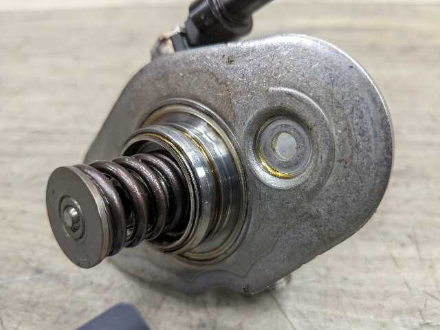 16-20 OEM BMW G11 G12 750 G30 M550 Engine N63R HPFP High Pressure Fuel Pump