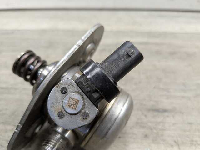 OEM BMW G11 G12 G30 M550 750 Alpina B7 HPFP N63R Engine High Pressure Fuel Pump