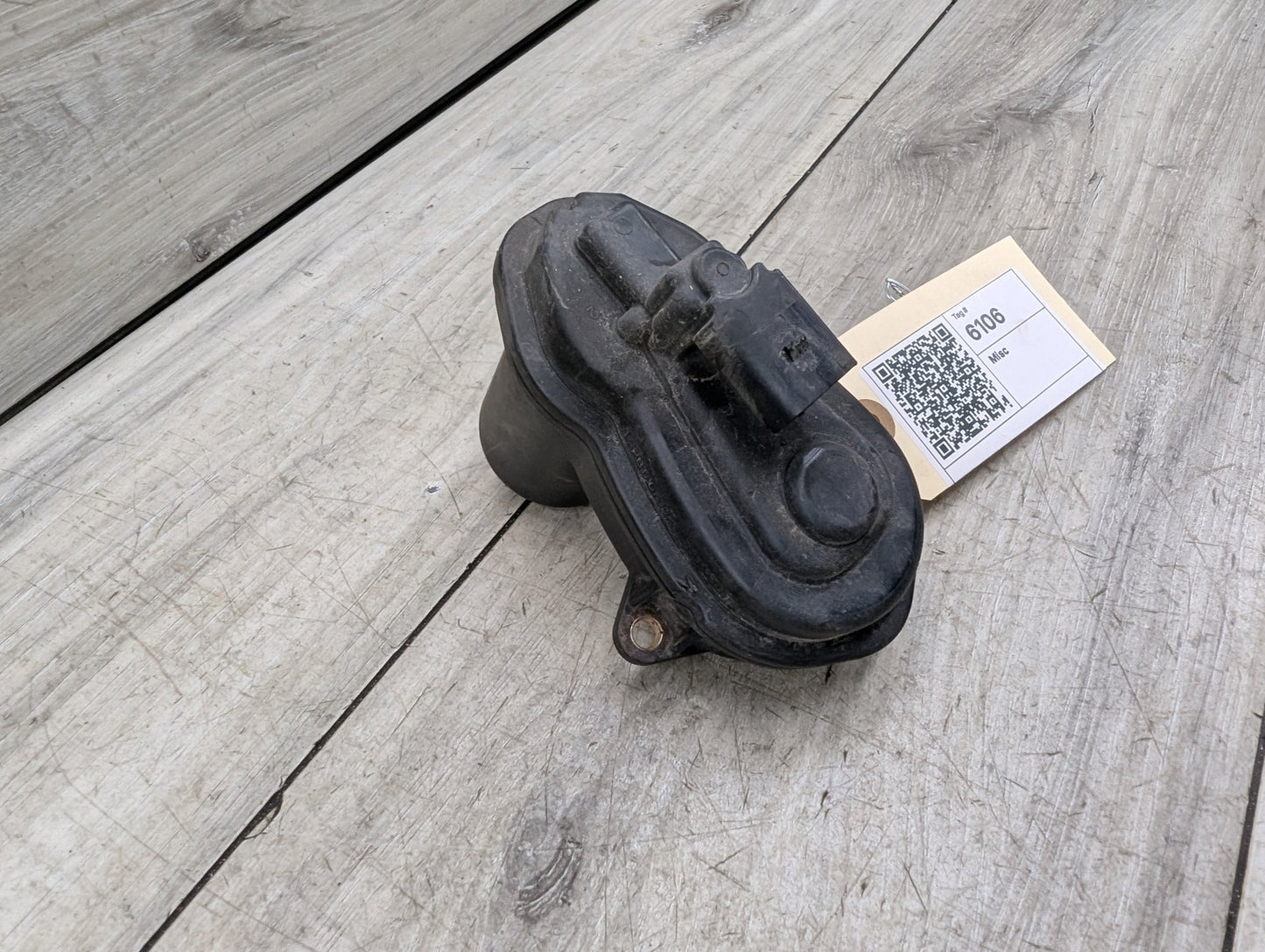 OEM BMW F90 G07 G12 G30 G80 G82 G83 M3 M4 M8 Rear Parking Brake Actuator Motor
